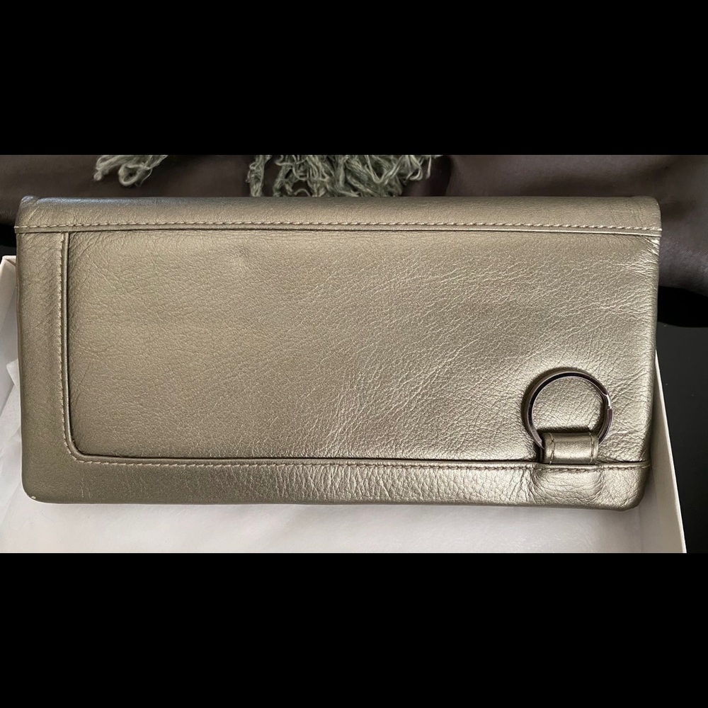 Agnes B wallet in metallic light gold